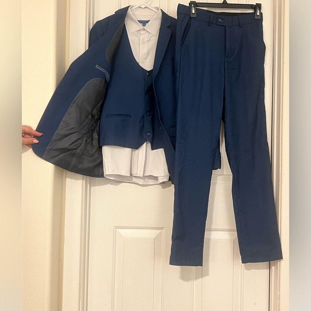 Perry Ellis Navy Blue Suit Set
